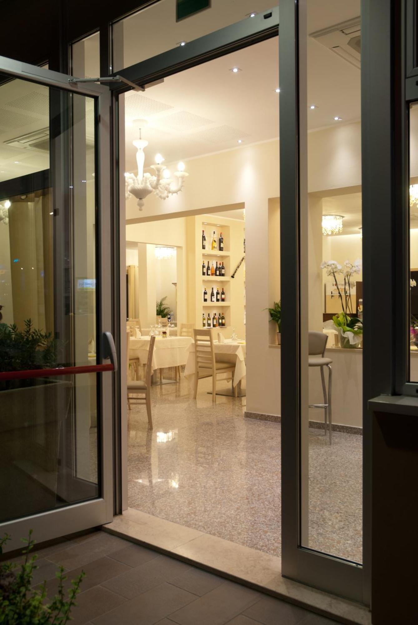 Hotel Ristorante Cesare 사이비그나노수르루비코니 외부 사진